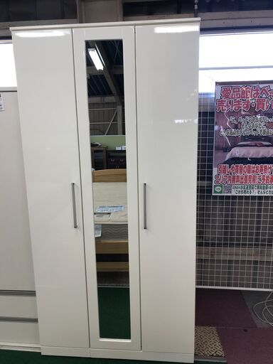 ニトリ　3枚扉ワードローブ　白系