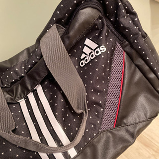 adidas スポーツバッグの画像