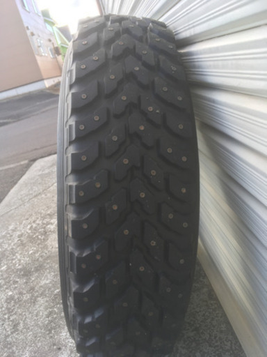 ハイエース　スパイクタイヤ　2本