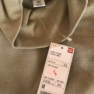 ユニクロ 未使用品 マイクロフリースタートルネック　オリーブM 300円の画像