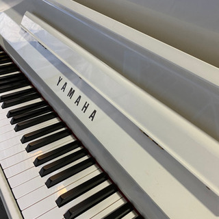 お洒落なホワイトカラーに猫足のヤマハMX200MR アップライトピアノ の画像