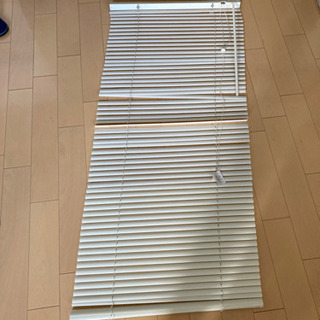 中古　ブラインド　　4本あります