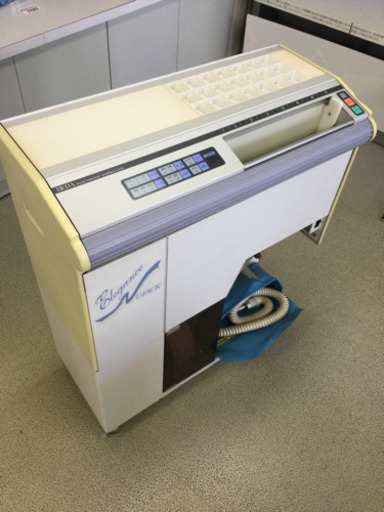 中古　薬剤自動分包機　幅76.4　　奥行33.3　　高さ86.3　 （ｃｍ）　くすりの機械　薬の袋　小さい袋 くすりの袋