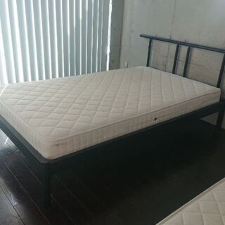 【カッシーナ】Cassina East by EastWest イーストバイイーストウエスト MONARCH モナーク セミダブルベッドの画像