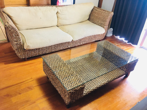 アジアン家具　テーブルのみです