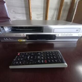 VHSも見れるDVDプレーヤー, DVD/VHS player 