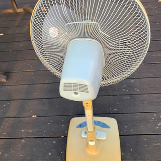 古い扇風機(リモコン付き)の画像