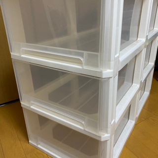 押し入れ用収納衣装ケースの画像