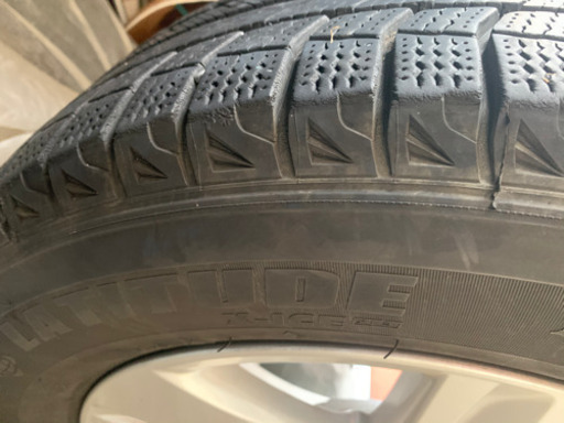 15000円。225/65R17スタッドレス＋トヨタ純正ホイール付（4本）。ハリアーにて使用。中古品。