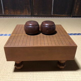 囲碁盤と碁笥