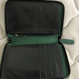 １月末まで今の半額でお渡しします❗️緑色の折りたたみ財布15✖️10㎝(閉じてる状態)の画像