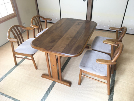 ダイニングテーブルと椅子4脚セット(お値下げしました)
