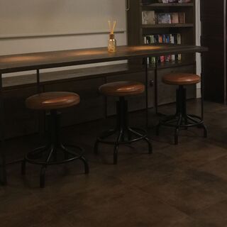 テーブル 椅子×3付き 飲食店やデザイン事務所に