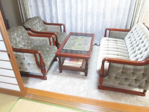 応接セット　二人掛け×１　一人掛け×２　ガラステーブル
