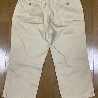 ベージュパンツの画像