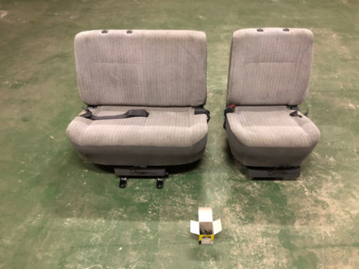 ハイエース ワゴン レジアス セカンドシート 回転式