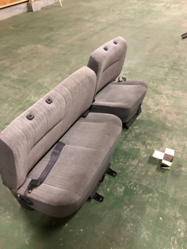 ハイエース ワゴン レジアス セカンドシート 回転式