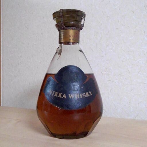 ⭐ 複数購入で値引き可。つくば市内/周辺、改札口可、遠方の場合は要相談　　手吹きクリスタルボトル 特級ウ井スキー ゴールドニッカ（竹鶴政孝氏のこだわりが感じられる古酒オールドボトル） 手渡し