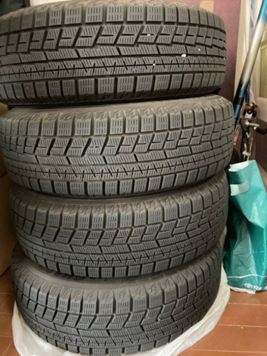 スタッドレスタイヤ　175/70R14