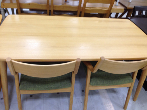 取りに来れる方限定！ リビンズのダイニング4点セットです！