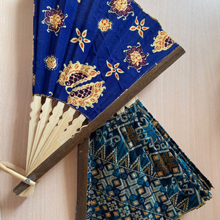 バリの工芸品　大判の扇子