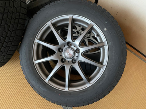 215/60R17 2019年製　スタッドレスタイヤ