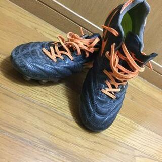 少し汚れがありますが大きな支障はないと思います。