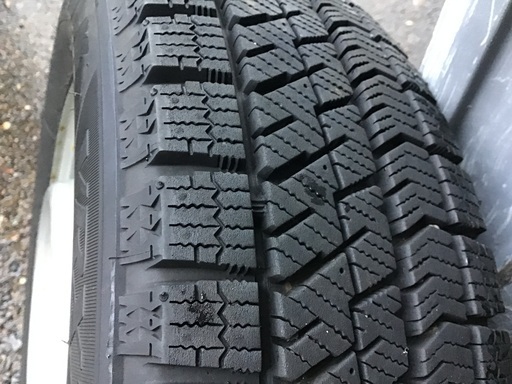 145/70R12+ｽﾁｰﾙﾎｲｰﾙのｽﾀｯﾄﾞﾚｽｾｯﾄです。
