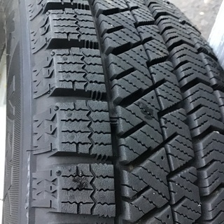 145/70R12+ｽﾁｰﾙﾎｲｰﾙのｽﾀｯﾄﾞﾚｽｾｯﾄです。の画像