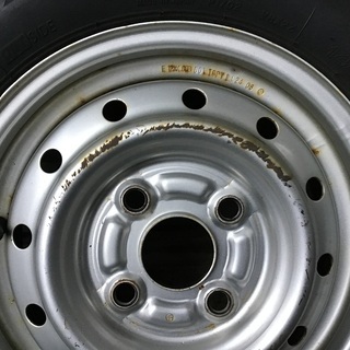 145/70R12+ｽﾁｰﾙﾎｲｰﾙのｽﾀｯﾄﾞﾚｽｾｯﾄです。の画像