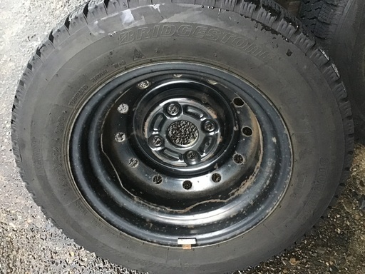145/70R12+ｽﾁｰﾙﾎｲｰﾙのｽﾀｯﾄﾞﾚｽｾｯﾄです。