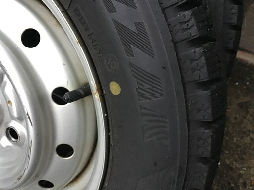 145/70R12+ｽﾁｰﾙﾎｲｰﾙのｽﾀｯﾄﾞﾚｽｾｯﾄです。