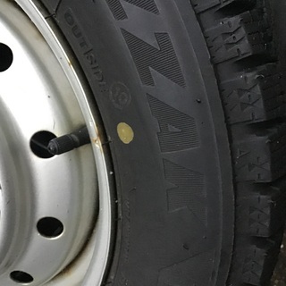145/70R12+ｽﾁｰﾙﾎｲｰﾙのｽﾀｯﾄﾞﾚｽｾｯﾄです。の画像