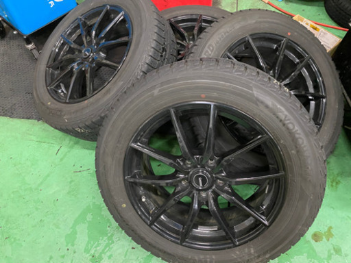 早い者勝ち❗️215/60R17 17年製 スタッドレスタイヤ アルミホイール付き
