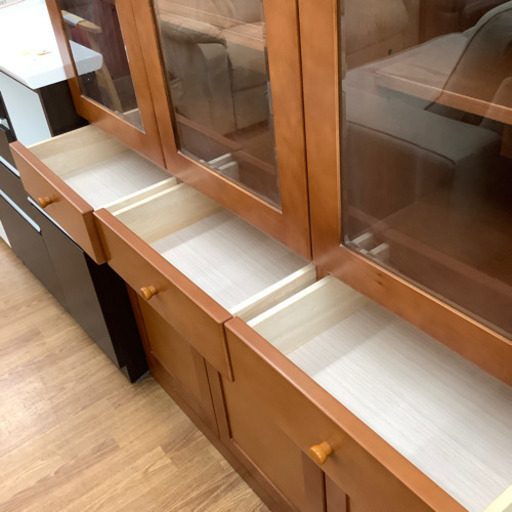 岡工業家具 食器棚売ります！