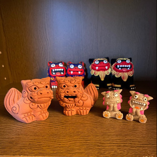 琉球ガラスのミニグラス2セットとシーサー4組の画像