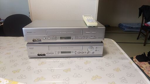 VHSビデオデッキ（2台・リモコン１個）セット販売