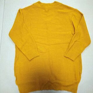 からし色ニットチュニックの画像