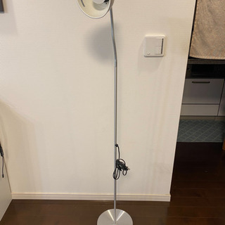 イケア　スタンドライトの画像