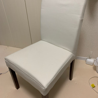 【期間限定にて、割引します】ニトリ 白いダイニングチェア。の画像