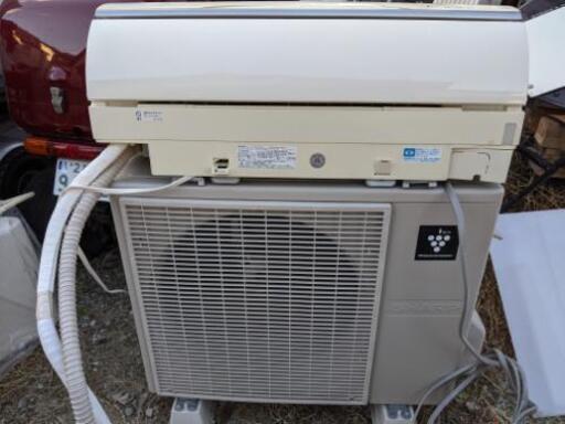 SHARPエアコン１４畳用　AY-B40SXW ２０１３年製　です。