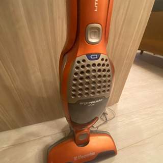 【再々値下げしました】【コードレス掃除機】