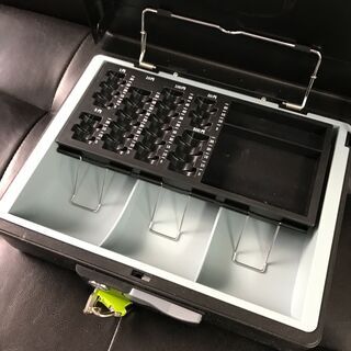 手提金庫の画像