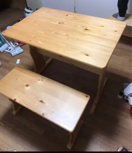 譲り先決まりました。テーブルとベンチ椅子2つお譲りします。