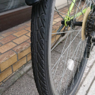 【美品❗️クロスバイク型自転車】年末年始セール中に付き値段交渉OK❗️700cタイヤ　外装6段変速　オートライト