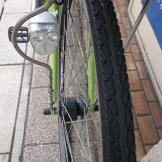 【美品❗️クロスバイク型自転車】年末年始セール中に付き値段交渉OK❗️700cタイヤ　外装6段変速　オートライト