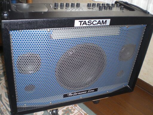 TASCAM　GA-100CDトータル100W ギターアンプ