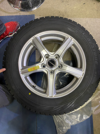 ブリヂストン ブリザック　REVO GZ  スタッドレスタイヤ　215/60R16