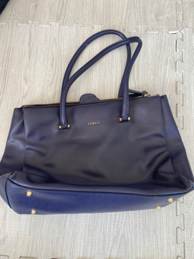 ブランド！FURLA ハンドバッグ 紺