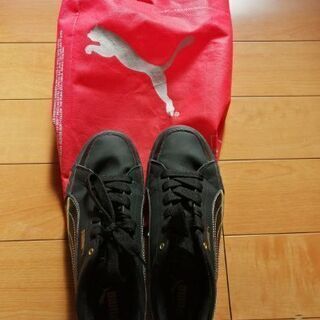 値下げ!Puma　ブラックの靴24.5㌢
